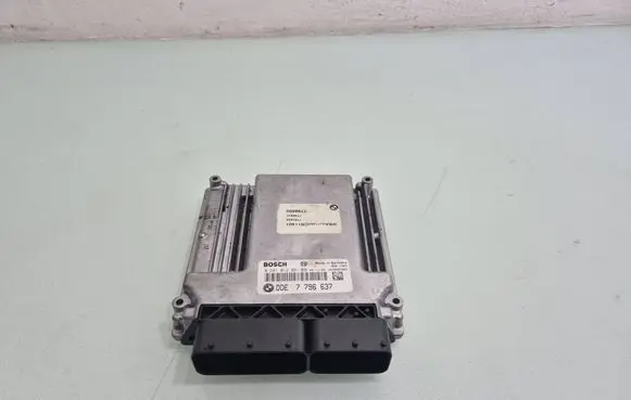 BMW 5 E60 E61 Engine control unit/module 7796637 0281012091