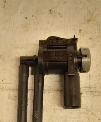 Volkswagen Golf VI Turbo solenoid valve 1K0906283