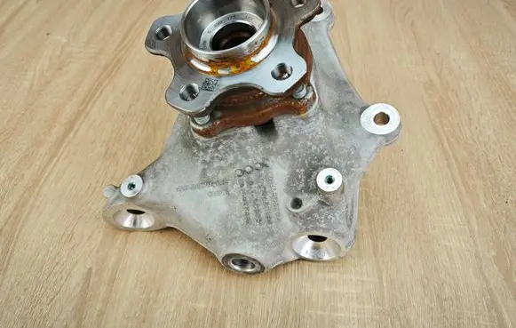 Front wheel hub spindle knuckle
