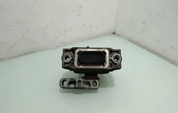 Volkswagen Caddy Engine mount bracket 1K0199262C