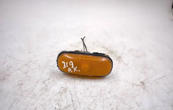 Cadillac CTS Front fender indicator light 016496