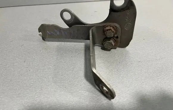 BMW 4 F32 F33 Muffler mount bracket/holder 7643426