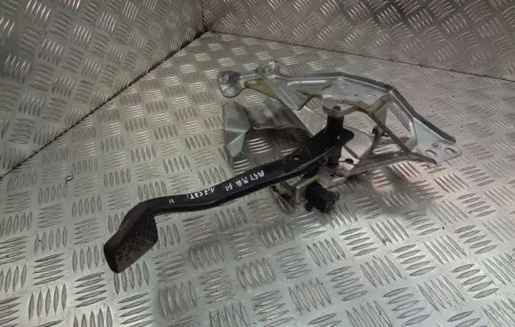 Opel Astra H Pedal assembly 