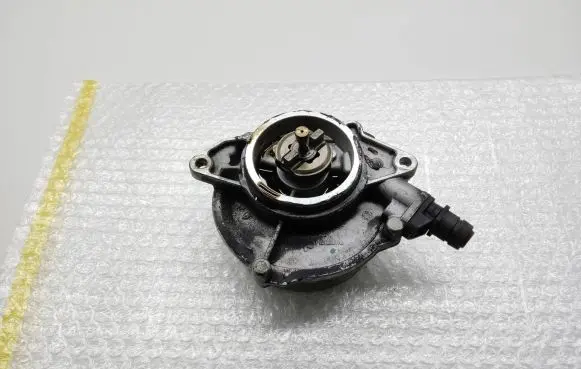 Audi Q7 4L Vacuum pump