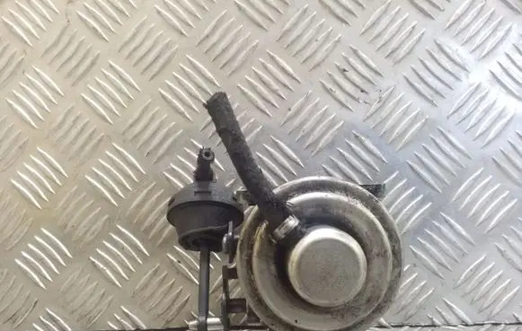 Volkswagen Bora EGR valve 038129637B