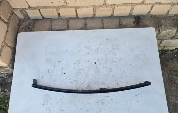 Toyota Prius (XW50) Front door windshield rail