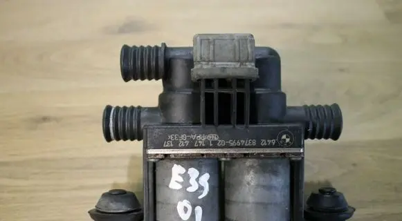 BMW 5 E39 Coolant heater control valve 8374995