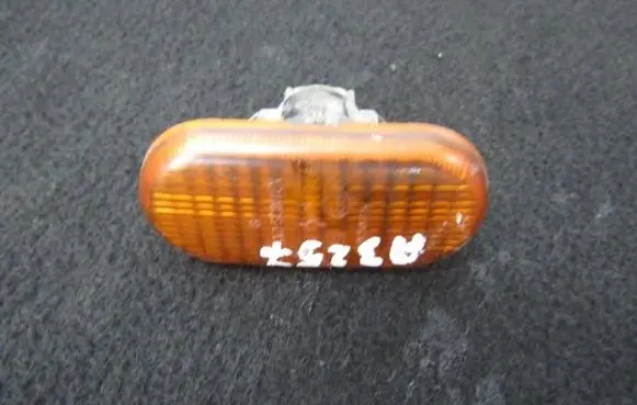 Renault Megane I Front fender indicator light 7700822738