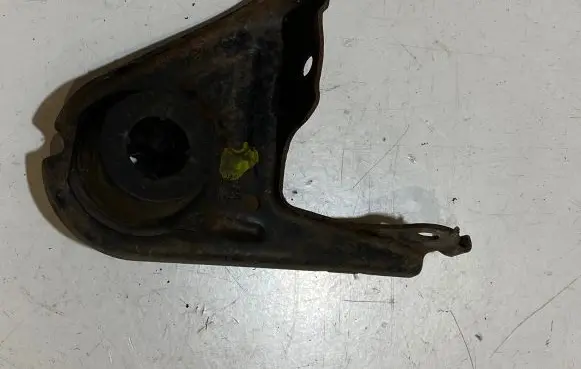 Ford Mustang VI Muffler mount bracket/holder JR335G298CA