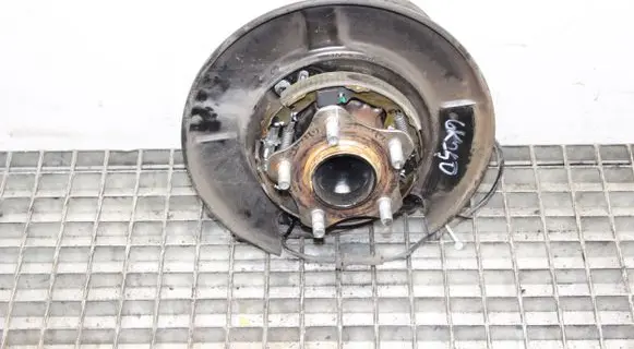 Nissan Leaf II (ZE1) Rear wheel hub