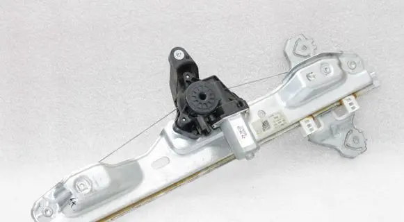 Nissan Qashqai Rear window lifting mechanism without motor 827004EA0A