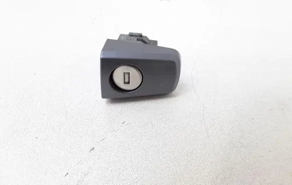Opel Astra H Front door lock (next to the handle) 