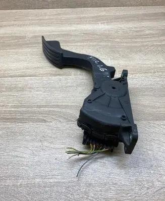 Ford Focus Accelerator throttle pedal 4M519F836AH