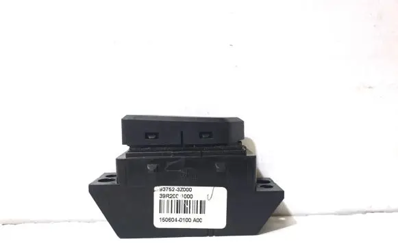 Hyundai i40 Seat heating switch 937523Z000