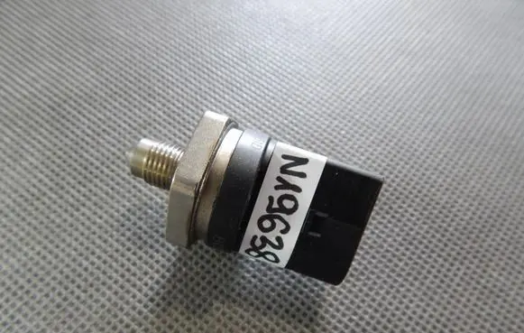 Audi A3 S3 8V Air pressure sensor 06H906051D