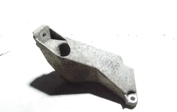 Audi A4 S4 B7 8E 8H Engine mounting bracket 8E0199307A