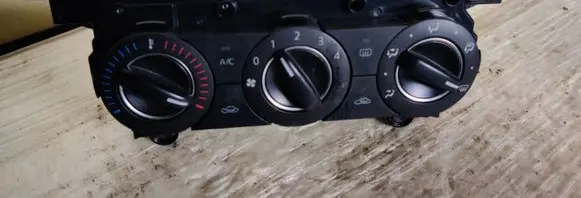Mazda 2 Climate control unit DB1N 611890A 5D25
