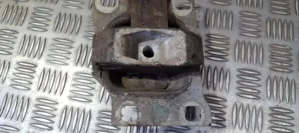 Ford Focus Engine mount bracket 98AB7M121 96AB-7M121-AJ