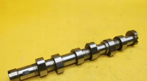 Volkswagen Polo IV 9N3 Camshaft 