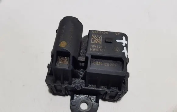 Mercedes-Benz E W212 Combustion relay 6511530279GGT A6511530279