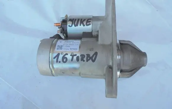 Nissan Juke I F15 Starter motor 23300EN21B