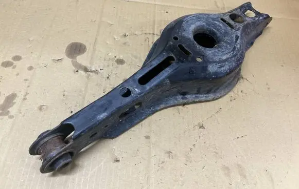 Toyota C-HR I Rear control arm