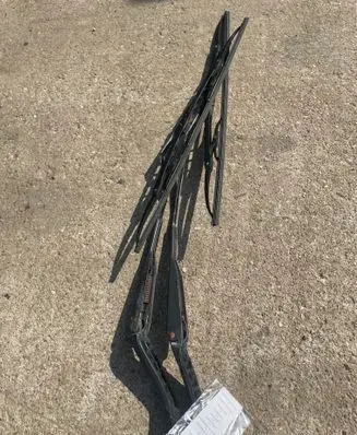 Peugeot 106 Front wiper blade arm