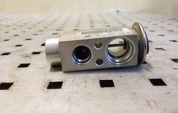 Mercedes-Benz E W212 Air conditioning (A/C) expansion valve 2308300184