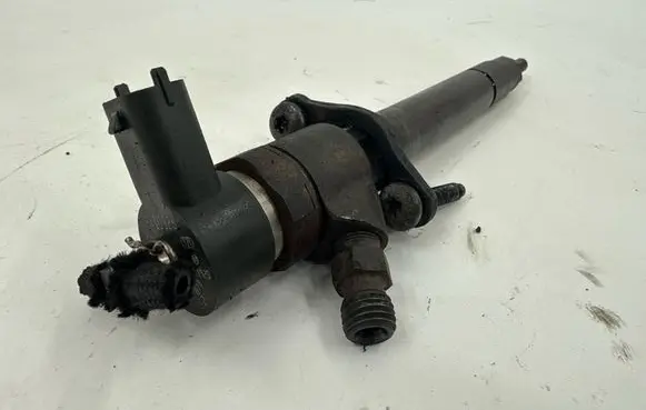 Fuel injector