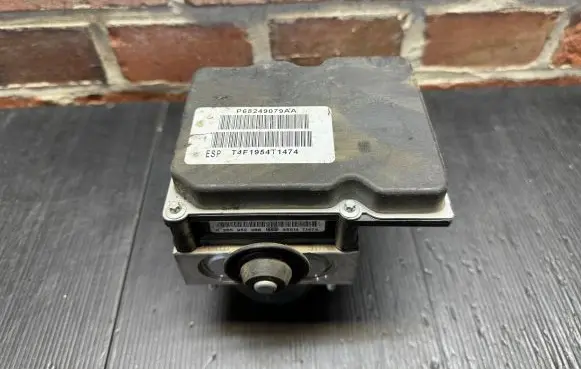 Fiat 500 Abarth ABS Pump P68249079AA 0265952288 T4F1954T1474