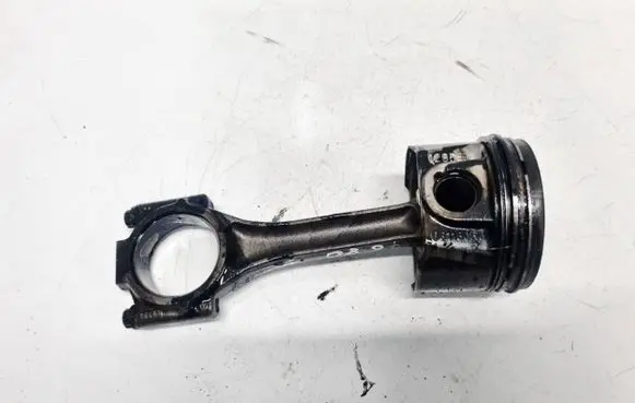 Volkswagen Caddy Piston with connecting rod