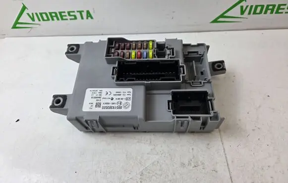 Fiat Doblo Fuse module 00519383520 28400315 116RI000674