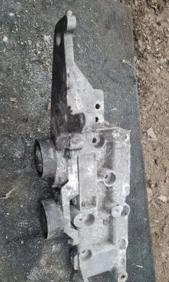 Volvo V70 Engine mounting bracket 30757168