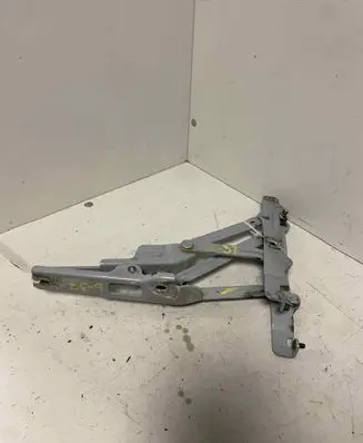 Engine bonnet/hood hinges