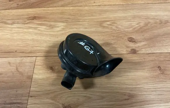 Volkswagen PASSAT B6 Horn signal A28657625