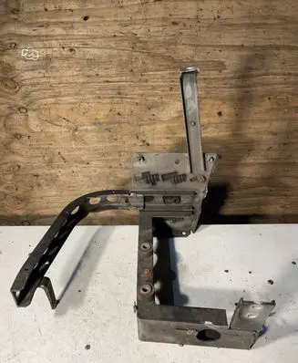 Audi A8 S8 D2 4D Fender mounting bracket 4D0821138