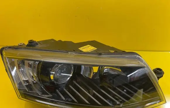 Skoda Octavia Mk3 (5E) Headlight/headlamp 5E1941016B