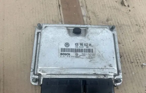 Volkswagen Polo Engine control unit/module 038906012AM 28SA5436 0281010658