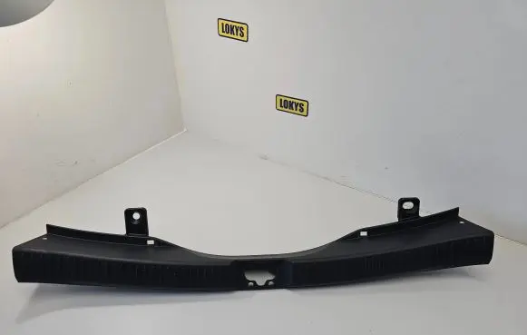 Trunk/boot sill cover protection