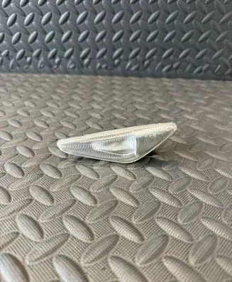Front fender indicator light