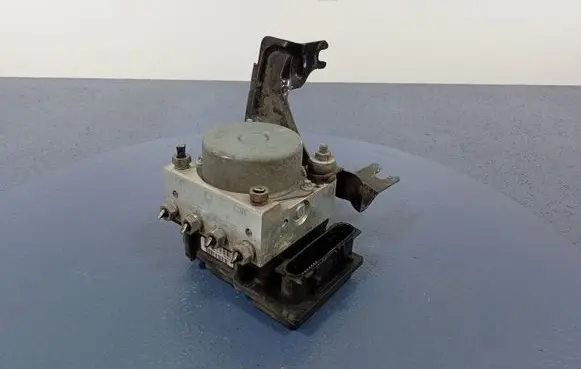 Nissan Note (E11) ABS Pump 476609U100