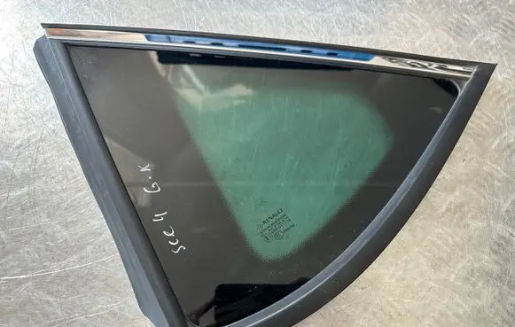 Renault Scenic IV - Grand scenic IV Rear side window 833070700R 833070660R