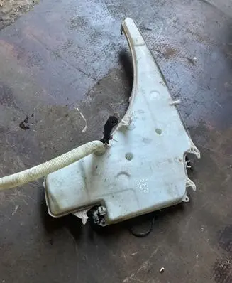 BMW 3 E90 E91 Windshield washer fluid reservoir/tank 7124231 7068998 7117842