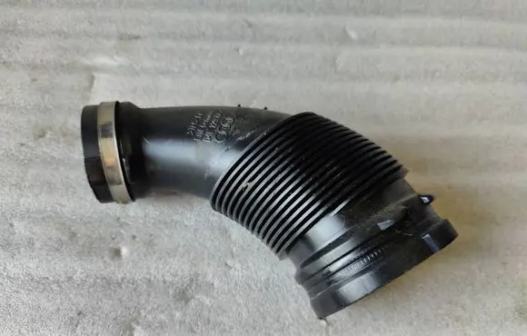 Audi A4 S4 B8 8K Air intake hose/pipe 04L129661