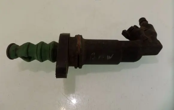 BMW 3 E46 Clutch slave cylinder 1J0721261D
