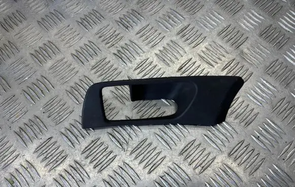 Toyota Avensis T250 Front door interior handle trim 6761605020 800RB0N