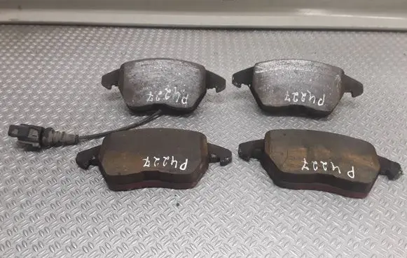 Volkswagen PASSAT B6 Brake pads (front) 