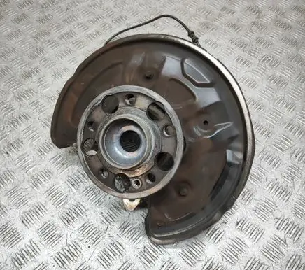 Mercedes-Benz E W238 Rear wheel hub A2135403905 A2133503105