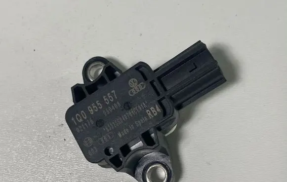 Volkswagen Eos Airbag deployment crash/impact sensor 1Q0955557