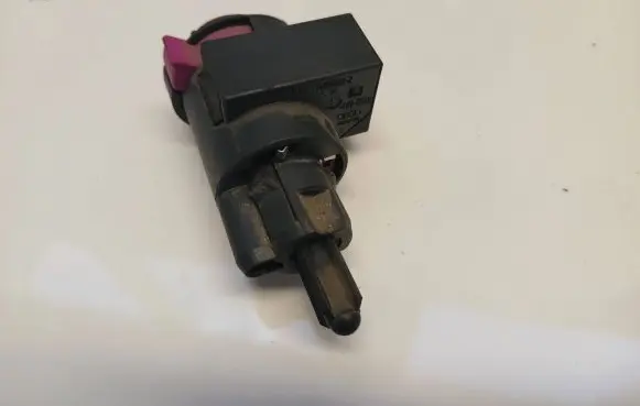 Audi A6 S6 C6 4F Brake pedal sensor switch 4F0945459B 111117